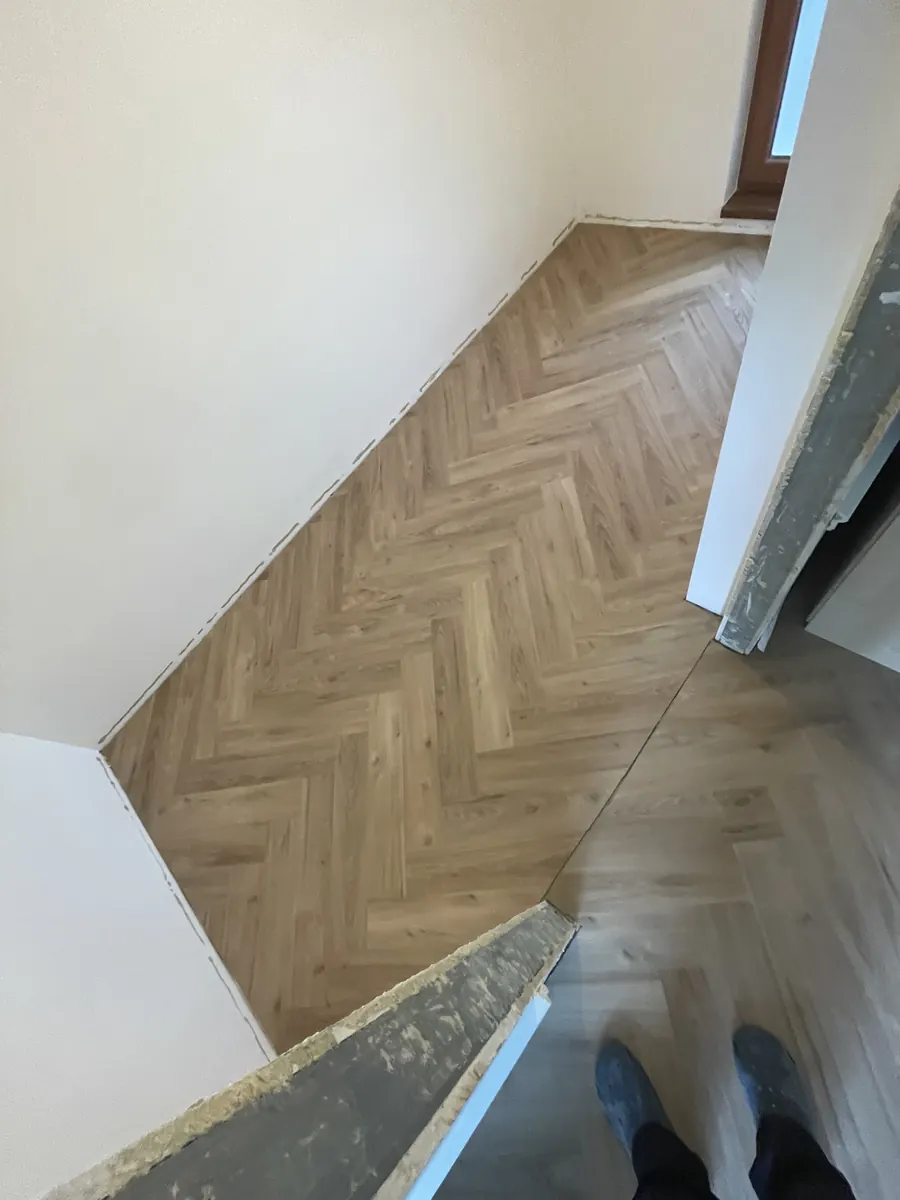 Podlaha v rybině u schodiště